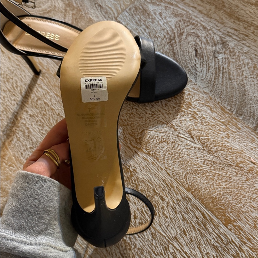 Heels - Picture 3 of 4